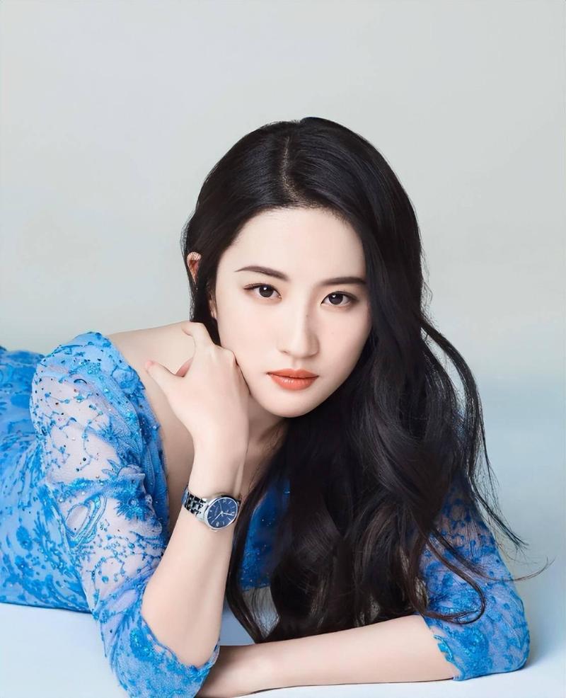 女明星眼睛图片：独特魅力与多样风格，尽显复古风情