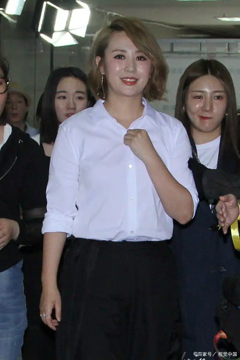 女明星生娃后遗症_产后恢复困难_女明星打喷嚏