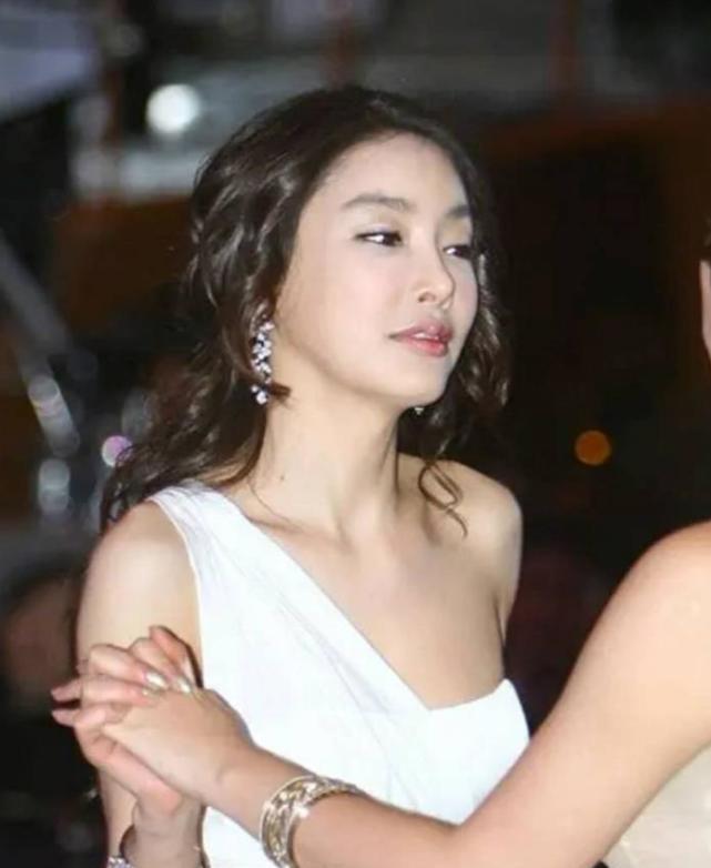 娱乐圈性丑闻事件_女明星被污_艳照门事件详细情况