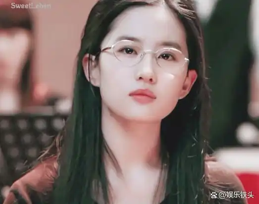 事业家庭双丰收明星_演艺圈天生富贵相女星_旺夫面相的女明星